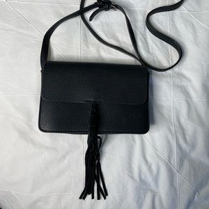 🔥10/20$ Black cross body with tassel